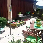 Mit Garten Und Spielplatz Klingenthal