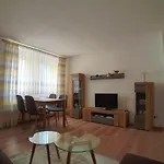 Lägenhet Mit Garten Und Spielplatz *