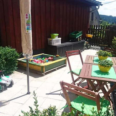 Mit Garten Und Spielplatz Klingenthal