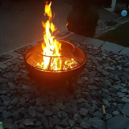 Mit Garten Und Spielplatz *