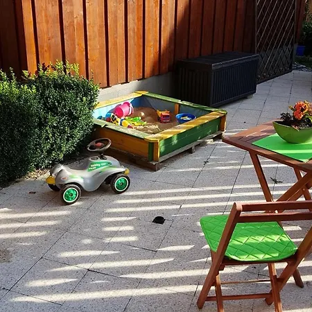 Mit Garten Und Spielplatz Lägenhet