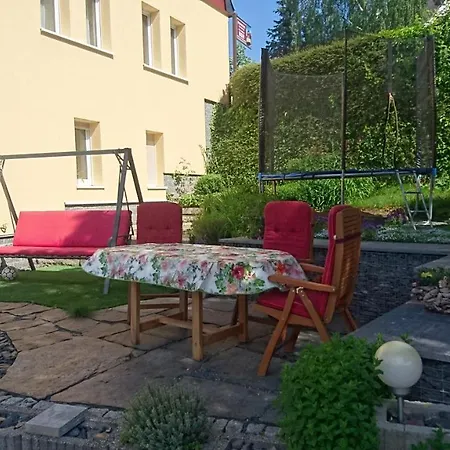 Apartment Mit Garten Und Spielplatz