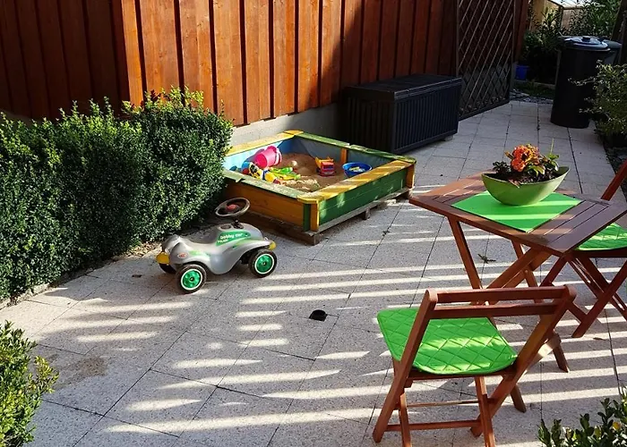Mit Garten Und Spielplatz شقة